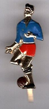 Voetballer koperkleurig speldje ( Y_026 ), Verzamelen, Verzenden, Zo goed als nieuw, Sport, Speldje of Pin