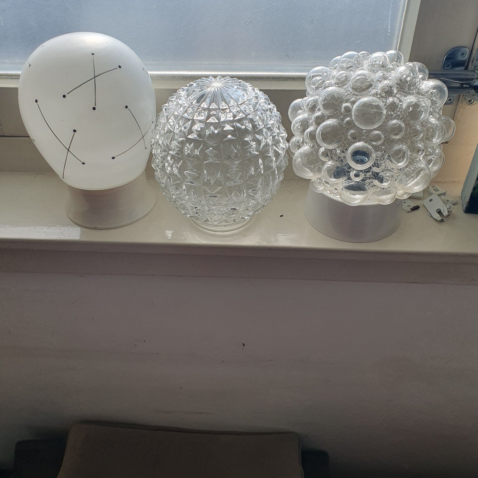 3 midcentury lampebollen met 2 armaturen, Ophalen of Verzenden
