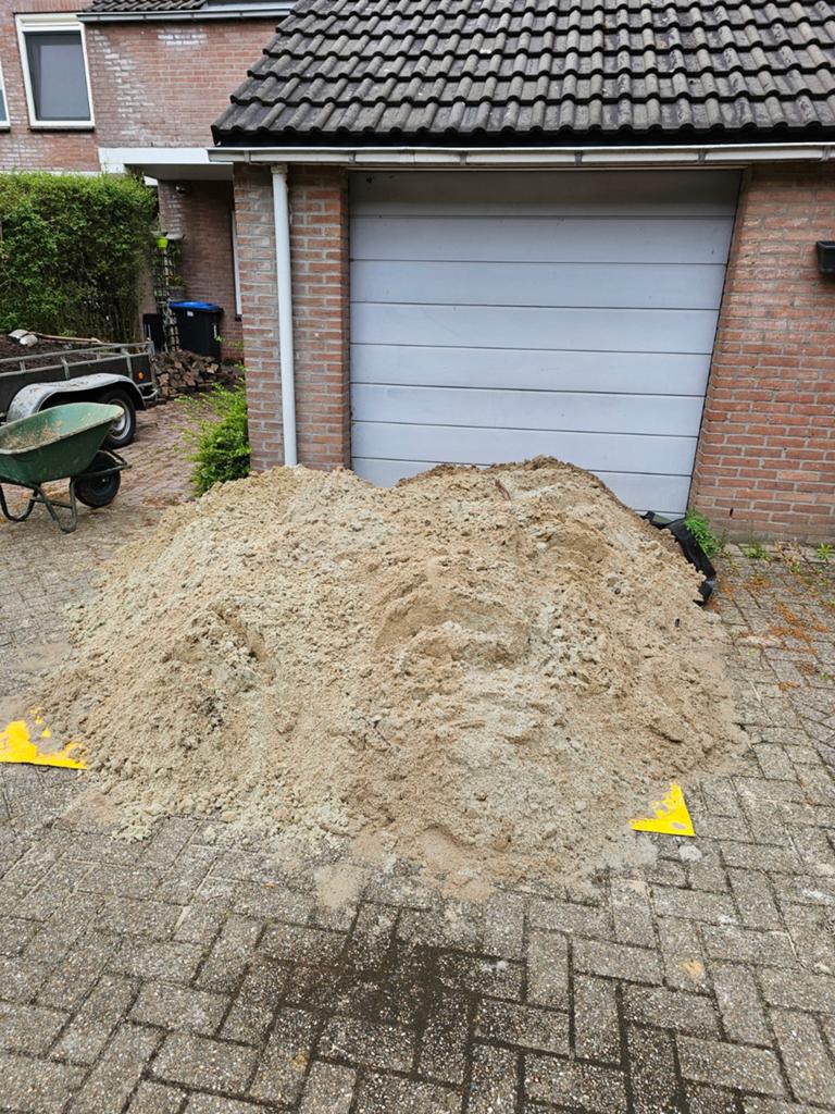 Nog beschikbaar! Gratis - grote berg ophoogzand / straatzand, Ophalen of Verzenden, Gebruikt, Straatzand