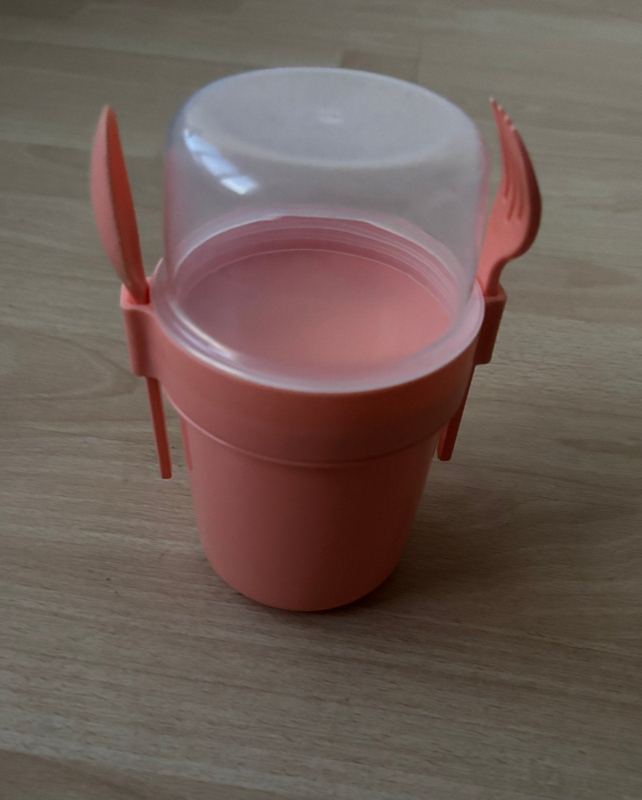 Voedsel bewaarbeker met lepel en vork. Perzikroze, Overige typen, Ophalen of Verzenden, Nieuw, Roze