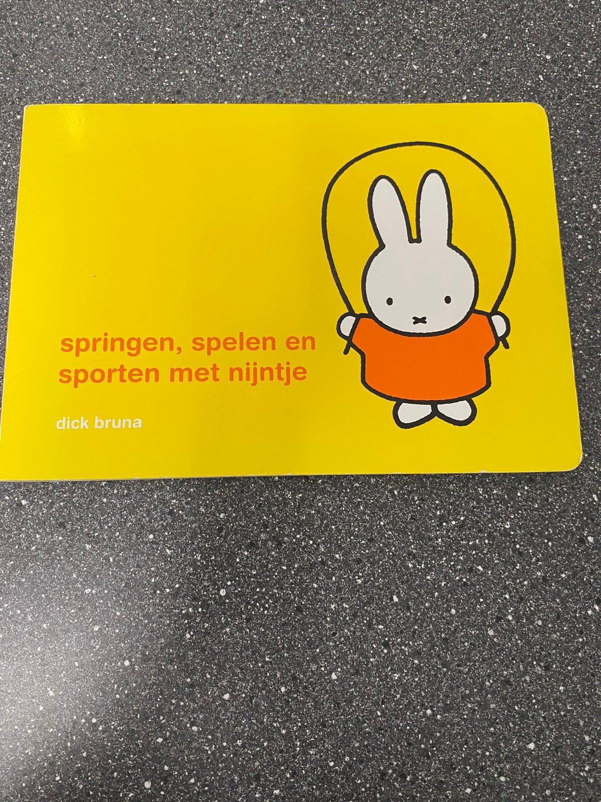 Nijntje: Springen, Spelen en Sporten met Nijntje, Ophalen, Zo goed als nieuw, Fictie algemeen