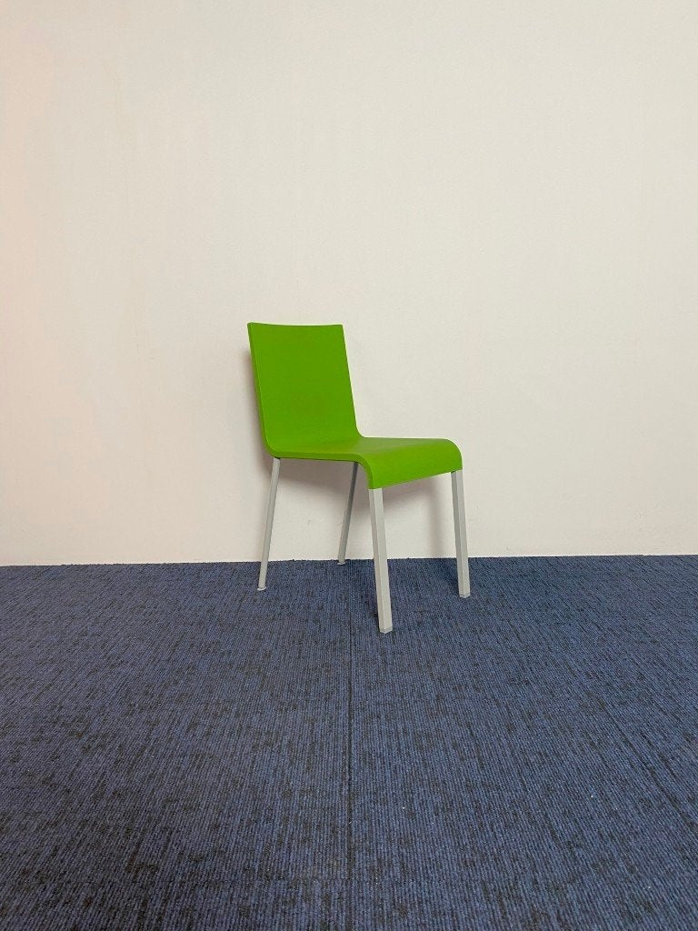 2 x Vergaderstoel Vitra .03 (niet stapelbaar) - groen, Huis en Inrichting, Stoelen, Ophalen, Kunststof, Gebruikt, Twee