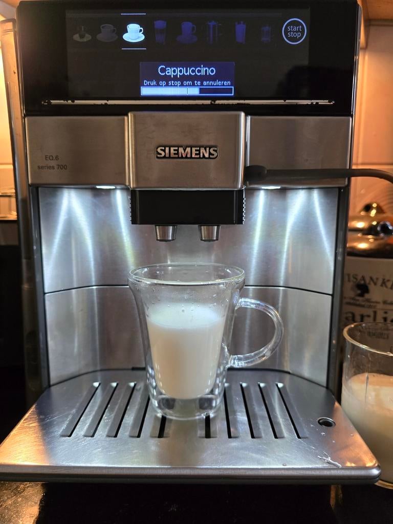 Siemens EQ.6 series 700 volautomatische koffiemachine, Gebruikt, Koffiemachine, 4 tot 10 kopjes, Afneembaar waterreservoir