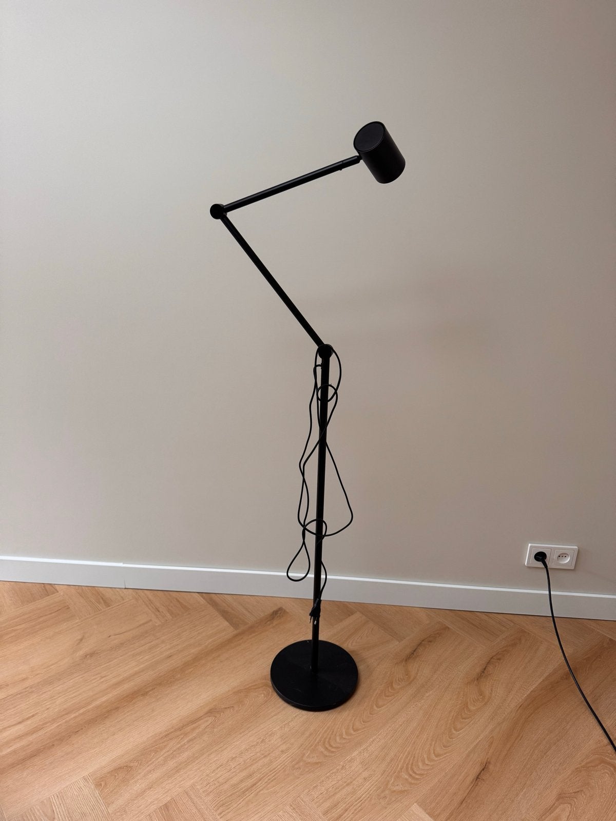 IKEA Nymåne Vloerlamp Zwart - Modern en Verstelbaar, Huis en Inrichting, Lampen | Vloerlampen, Ophalen, GU10, Overige materialen