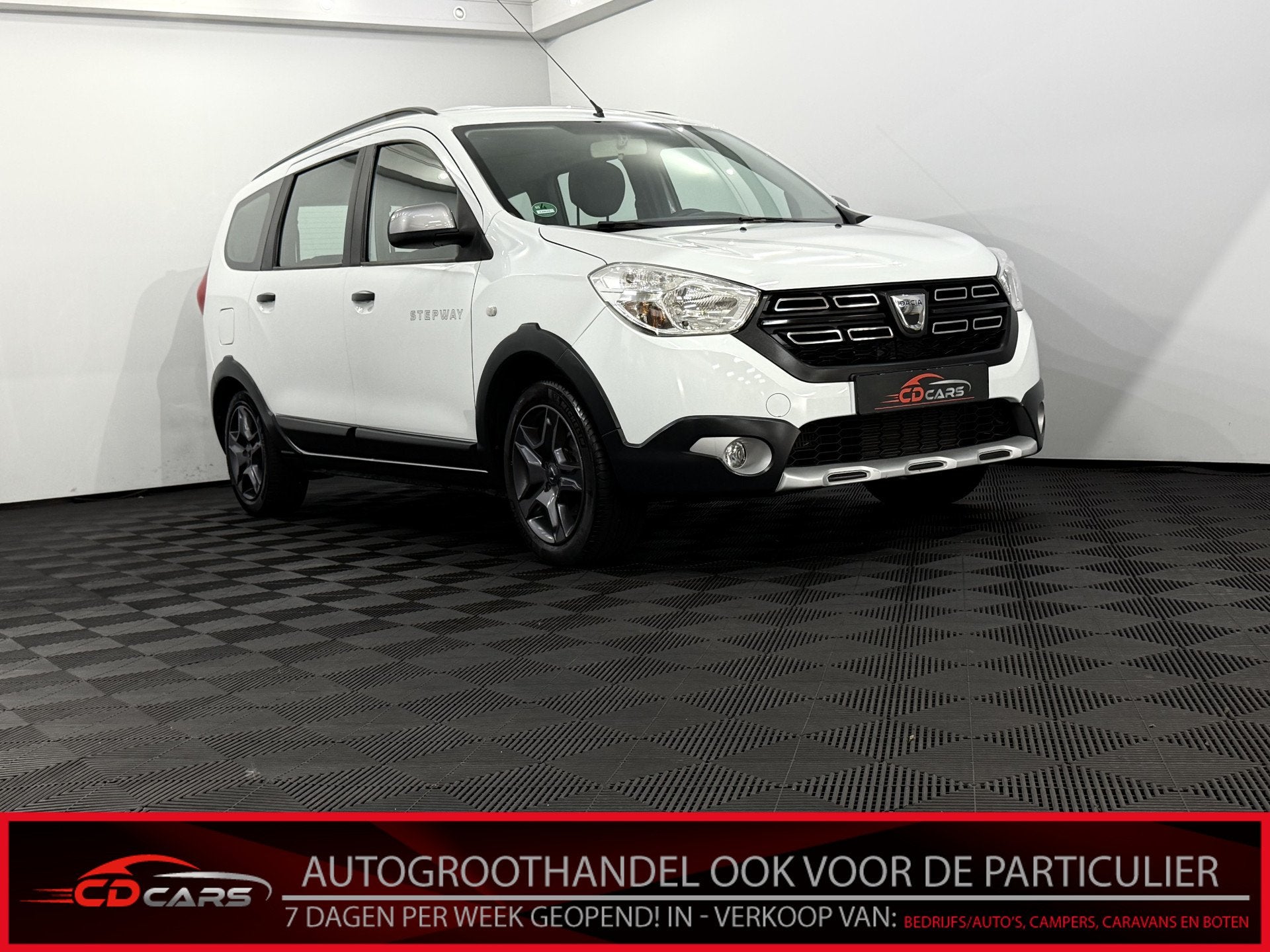 Dacia Lodgy 1.2 TCe Série Limitée Stepway 5p. Camera, Navi, Auto's, Voorwielaandrijving, Gebruikt, Euro 6, 635 kg