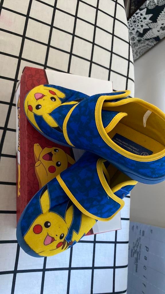 Pokemon sloffen maat 32 zgan, Ophalen of Verzenden, Zo goed als nieuw, Jongen of Meisje, Overige typen