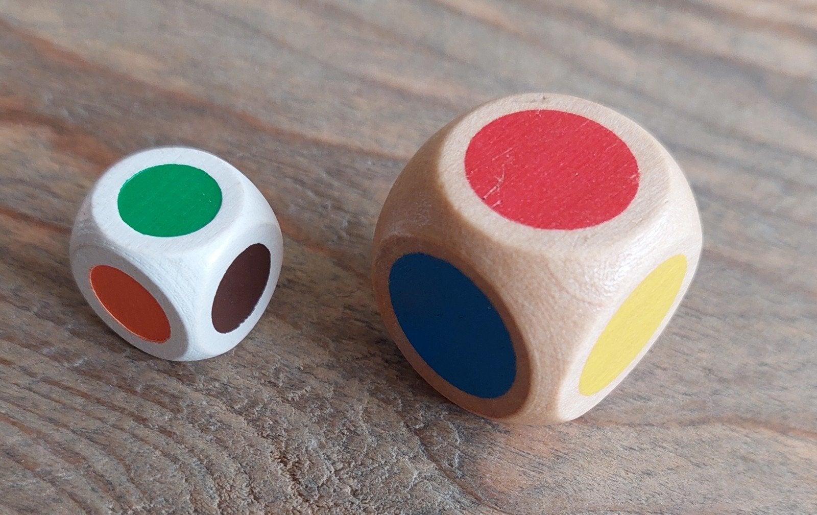 Kleuren dobbelstenen, hout, Ophalen of Verzenden, Zo goed als nieuw, Overige typen