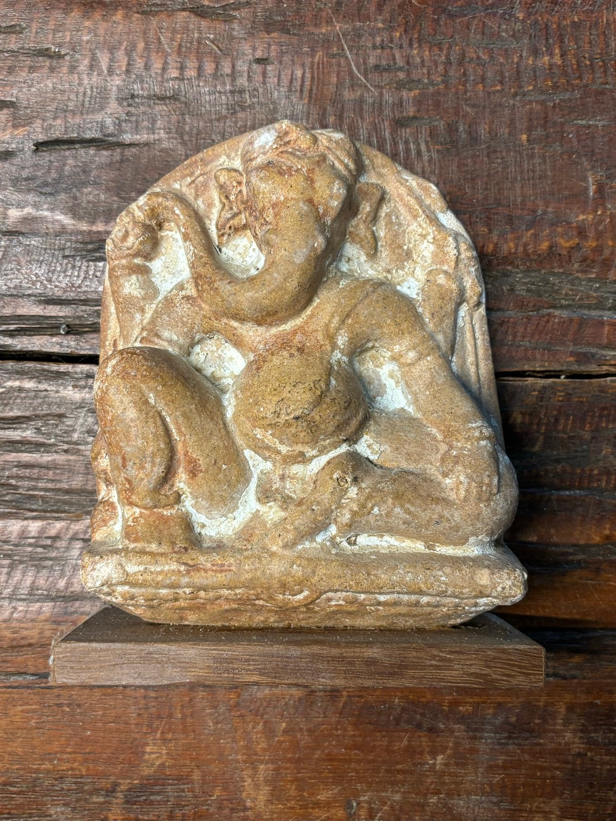 Zandstenen Ganesha Beeld op Sokkel - Aziatische Kunst, Minder dan 20 cm, Ophalen of Verzenden, Handgemaakt, Steen of Keramiek