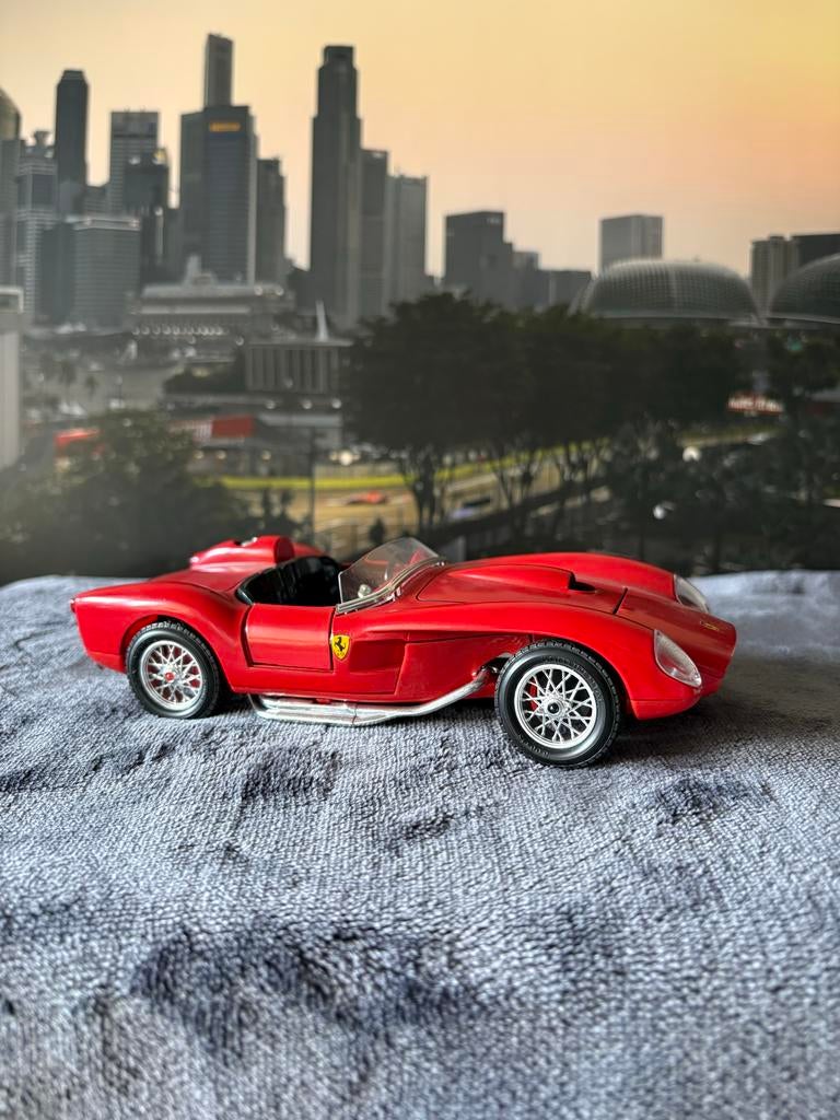Ferrari 250 Testarossa 1957 schaal 1:24 Burago, Hobby en Vrije tijd, Modelauto's | 1:24, Ophalen of Verzenden, Gebruikt, Auto