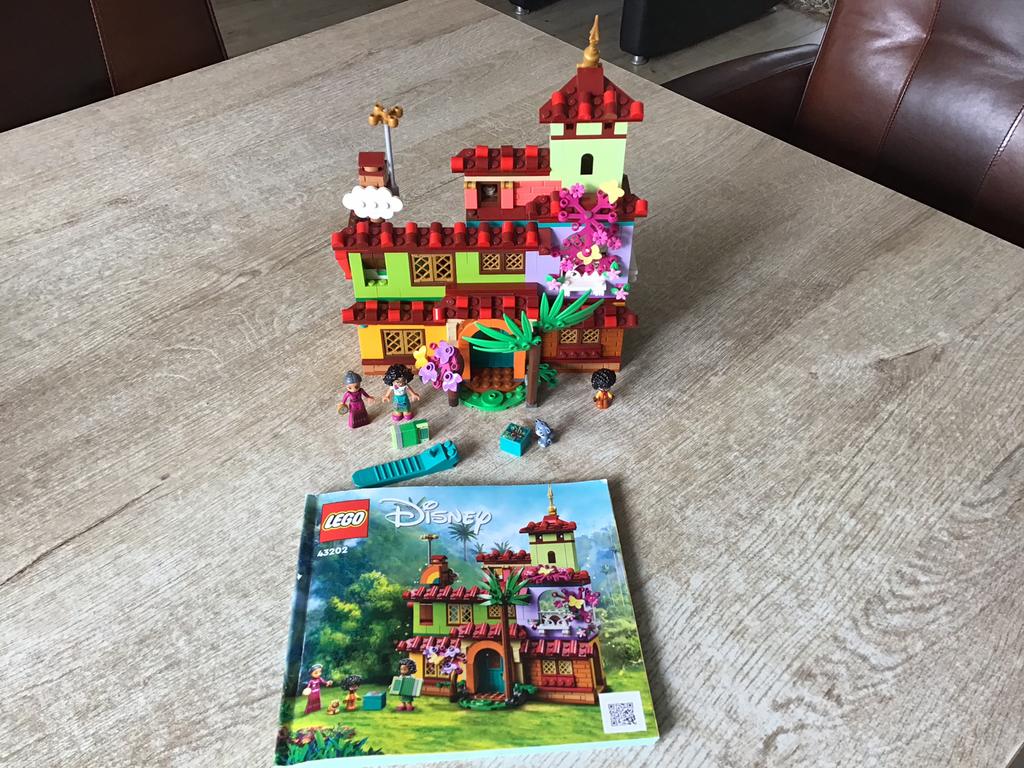 Lego disney Encanto het huis van de familie Madrigal 43202, Kinderen en Baby's, Speelgoed | Duplo en Lego, Ophalen of Verzenden
