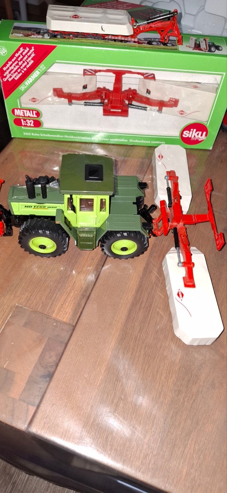 siku Kuhn maaicombinatie vlindermaaier, Hobby en Vrije tijd, Modelauto's | 1:32, Ophalen of Verzenden, Tractor of Landbouw, SIKU