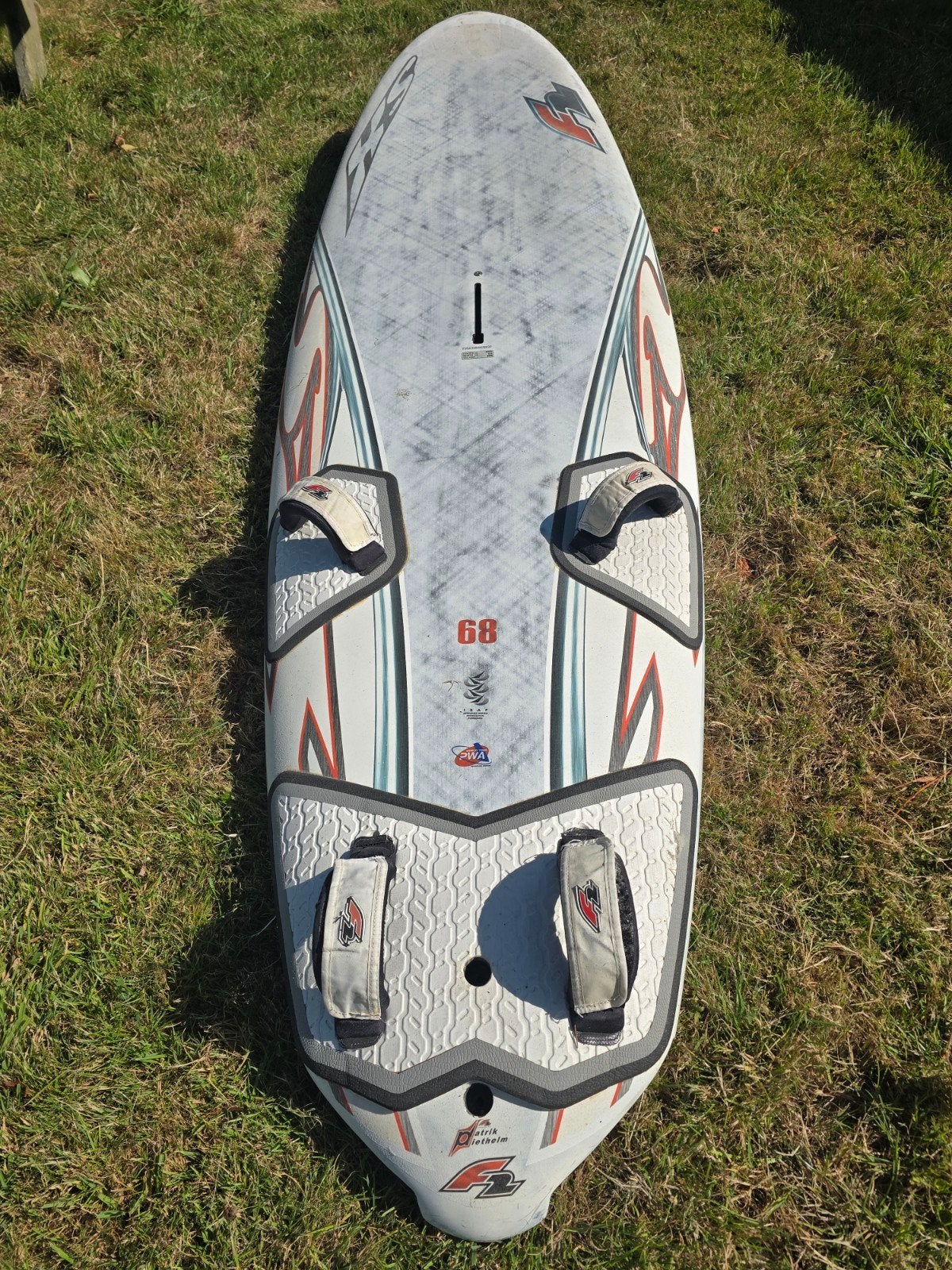 F2 Windsurfplank - 235 cm, 105L - met epoxy reparaties, Ophalen, Gebruikt, Minder dan 250 cm, F2