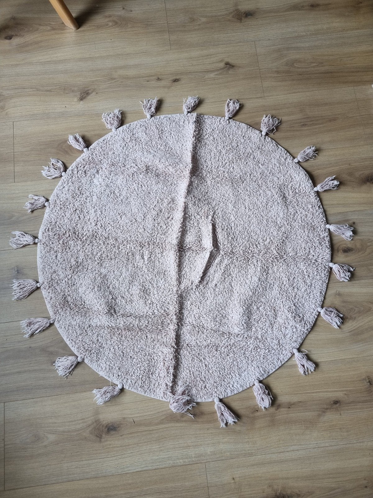 Rond roze vloerkleed met glitter en kwastjes, Ophalen of Verzenden, Zo goed als nieuw, Kleed of Kussen