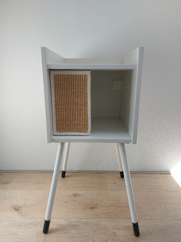 Bijzettafel alias kattenkastje Ikea, Overige materialen, Minder dan 55 cm, Vierkant, Zo goed als nieuw
