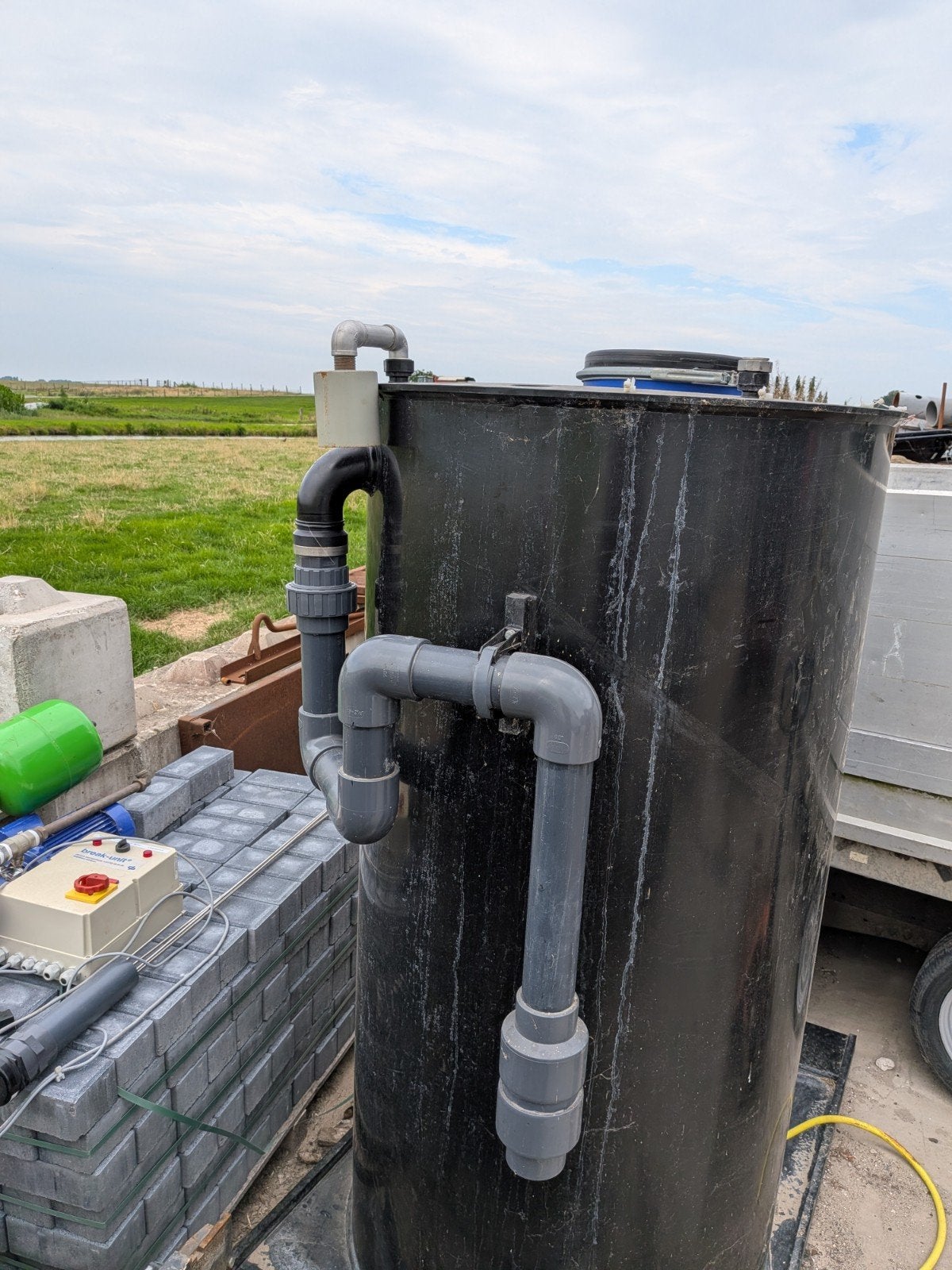 Drukverhogingsinstallatie met 1000L PE tank, Doe-het-zelf en Verbouw, Compressors, 100 liter of meer, Ophalen, Gebruikt, 800 liter/min of meer