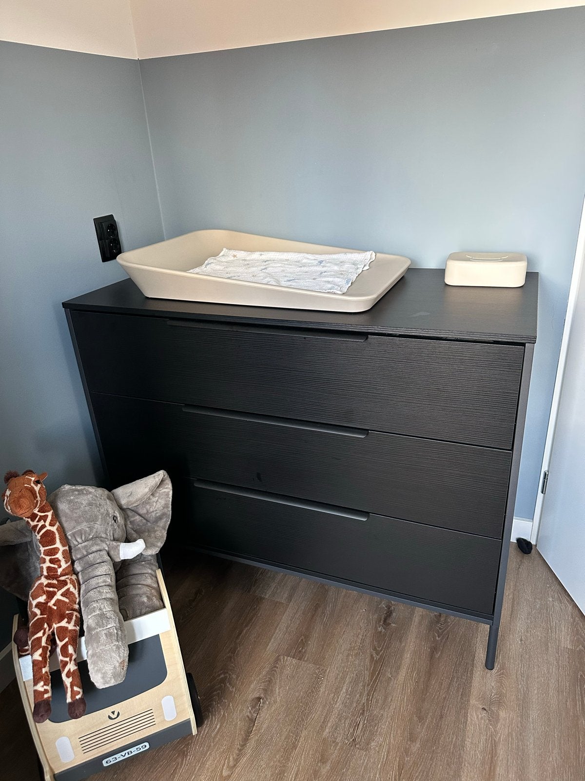 Zwarte commode met 3 lades met ledikant, Kinderen en Baby's, Ophalen, Gebruikt, 50 tot 70 cm, 75 tot 100 cm