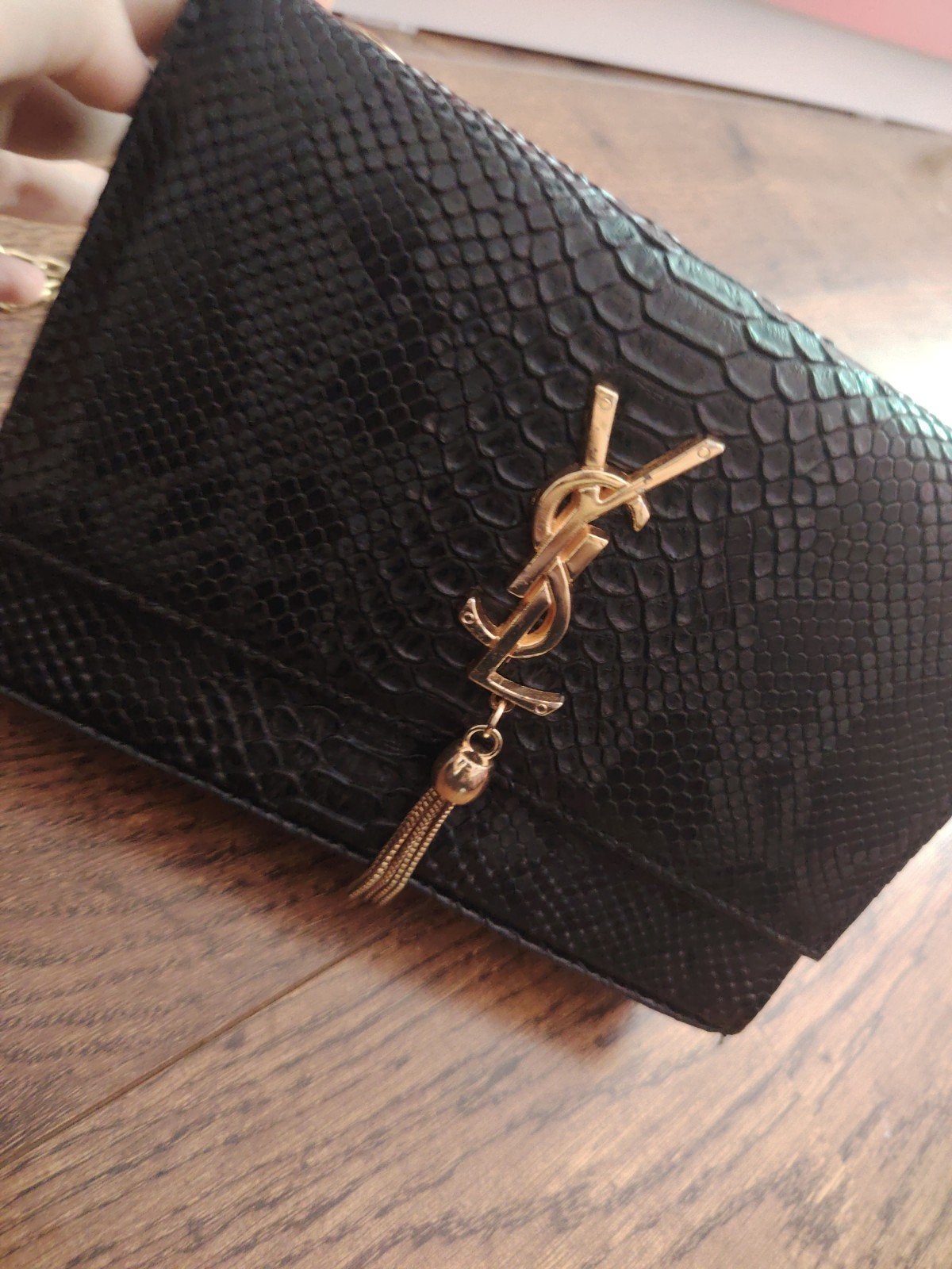 Zwarte YSL-stijl clutch met slangenprint en gouden ketting, Ophalen of Verzenden, Gebruikt, Zwart, Avondtasje