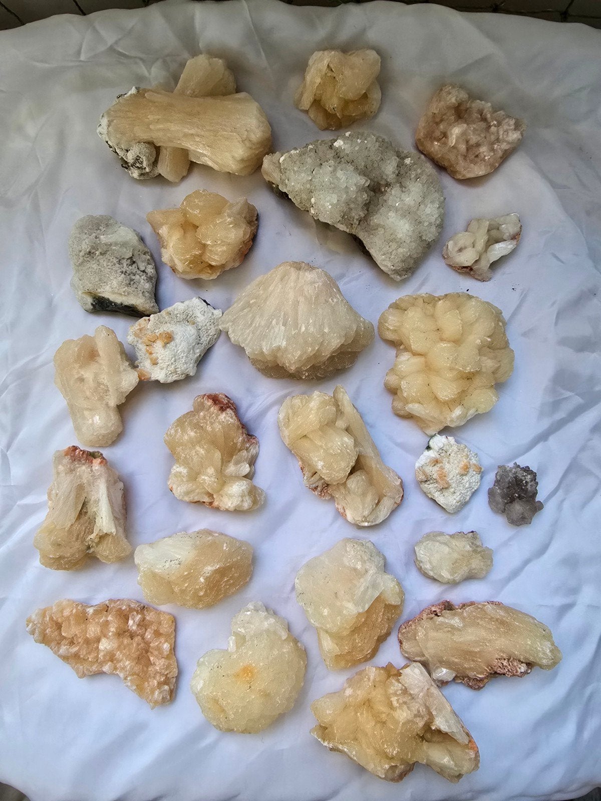 3.2 kg apophylite stilbiet partij edelstenen, Ophalen of Verzenden, Mineraal