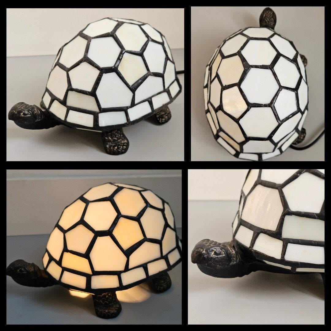 Tiffany stijl lamp in de vorm van een schildpad,  als nieuw., Glas, Wit, Handgemaakt, Ophalen of Verzenden