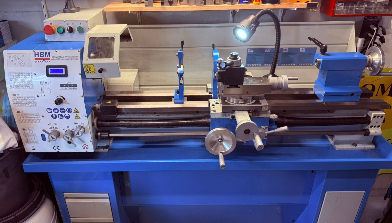 HBM 320x900 Metaaldraaibank met Digitale Uitlezing, Doe-het-zelf en Verbouw, Draaibanken, Gebruikt, Metaaldraaibank, 500 tot 1000 mm