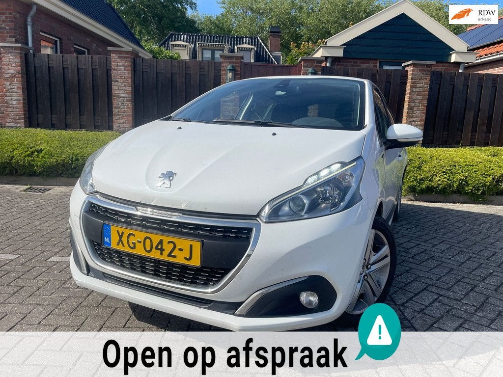 Peugeot 208 1.2 PureTech Signature NAVI AIRCO TREKHAAK PDC, Auto's, Peugeot, Bedrijf, Te koop, ABS, Airbags, Airconditioning, Bluetooth