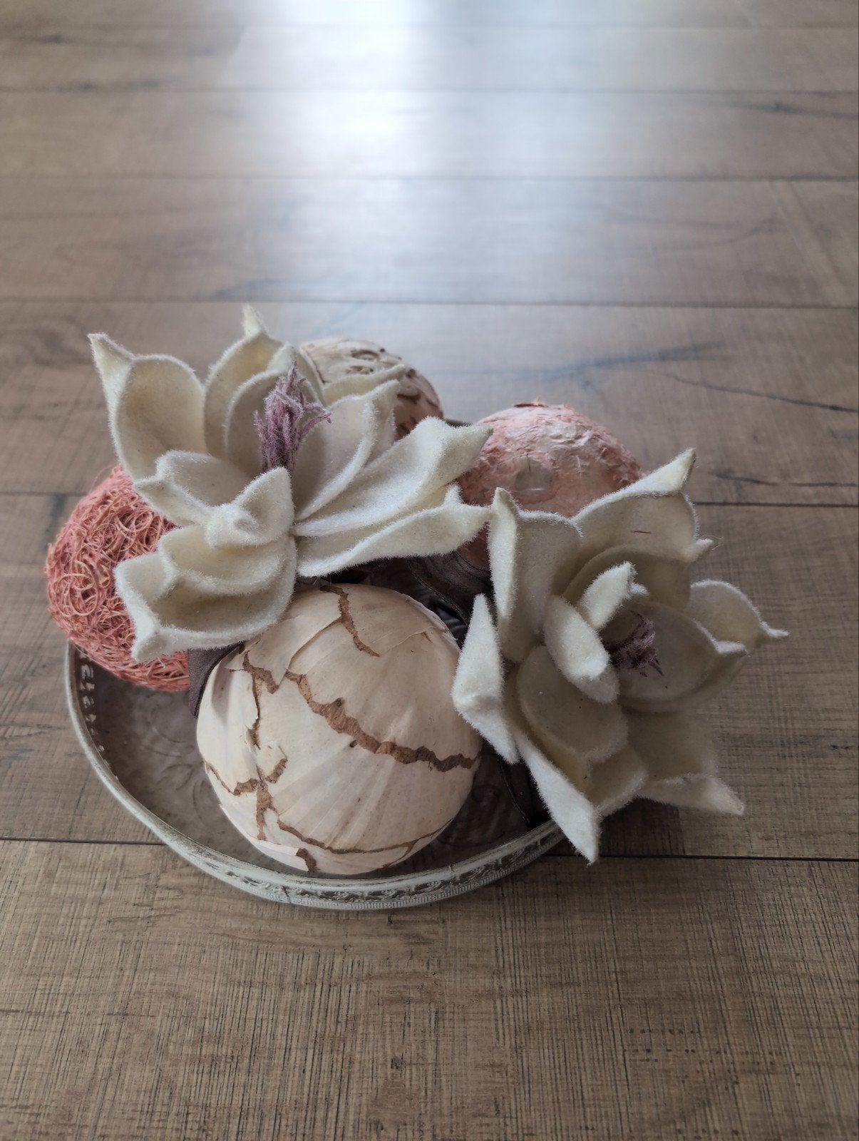 Decoratieve schaal met bloemen en ballen, Ophalen, Gebruikt, Meerkleurig, Landelijk