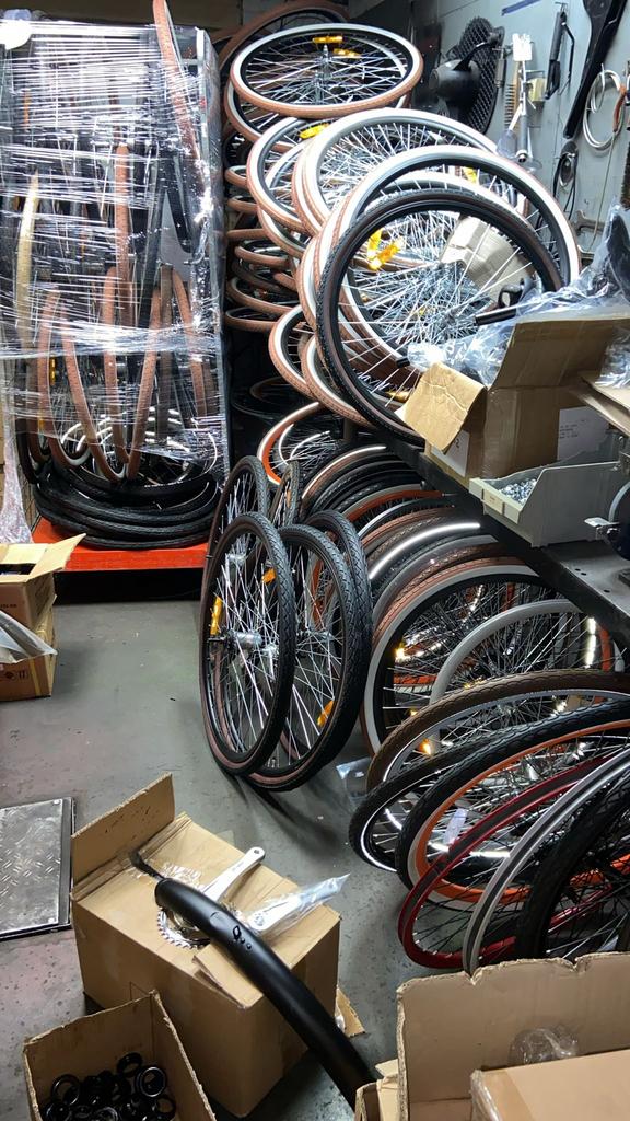 GROTE PARTIJ FIETSONDERDELEN, Fietsen en Brommers, Overige Fietsen en Brommers, Ophalen, Zo goed als nieuw