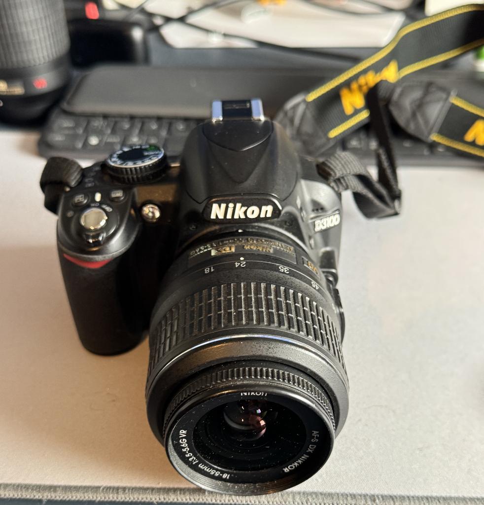 Nikon D3100 plus lens  18-55 DX en acculader, Ophalen, 14 Megapixel, Gebruikt, Spiegelreflex