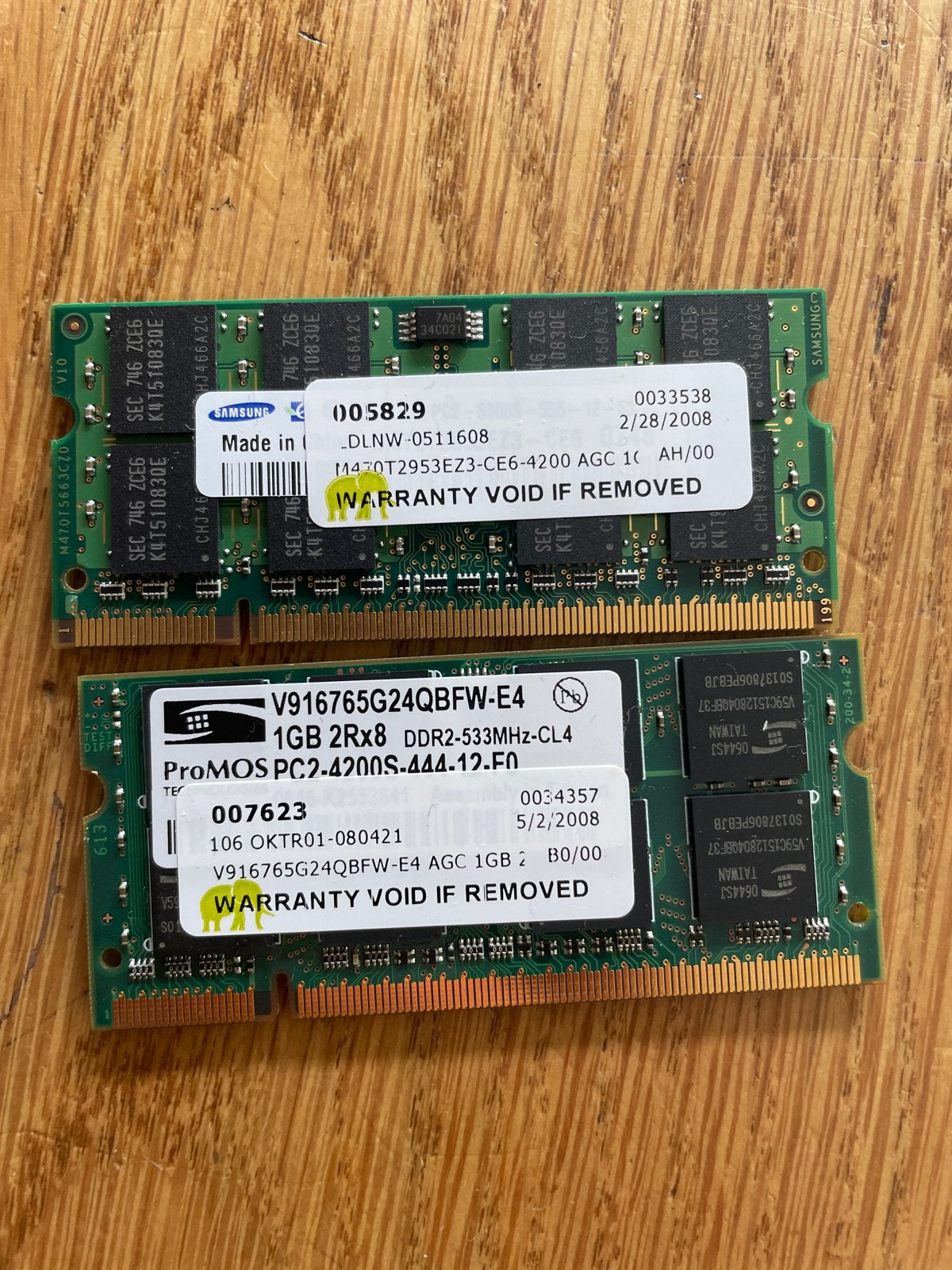 2x 1GB DDR2 RAM Geheugenmodules voor Laptop/Desktop, Ophalen of Verzenden, Gebruikt, DDR2, Server