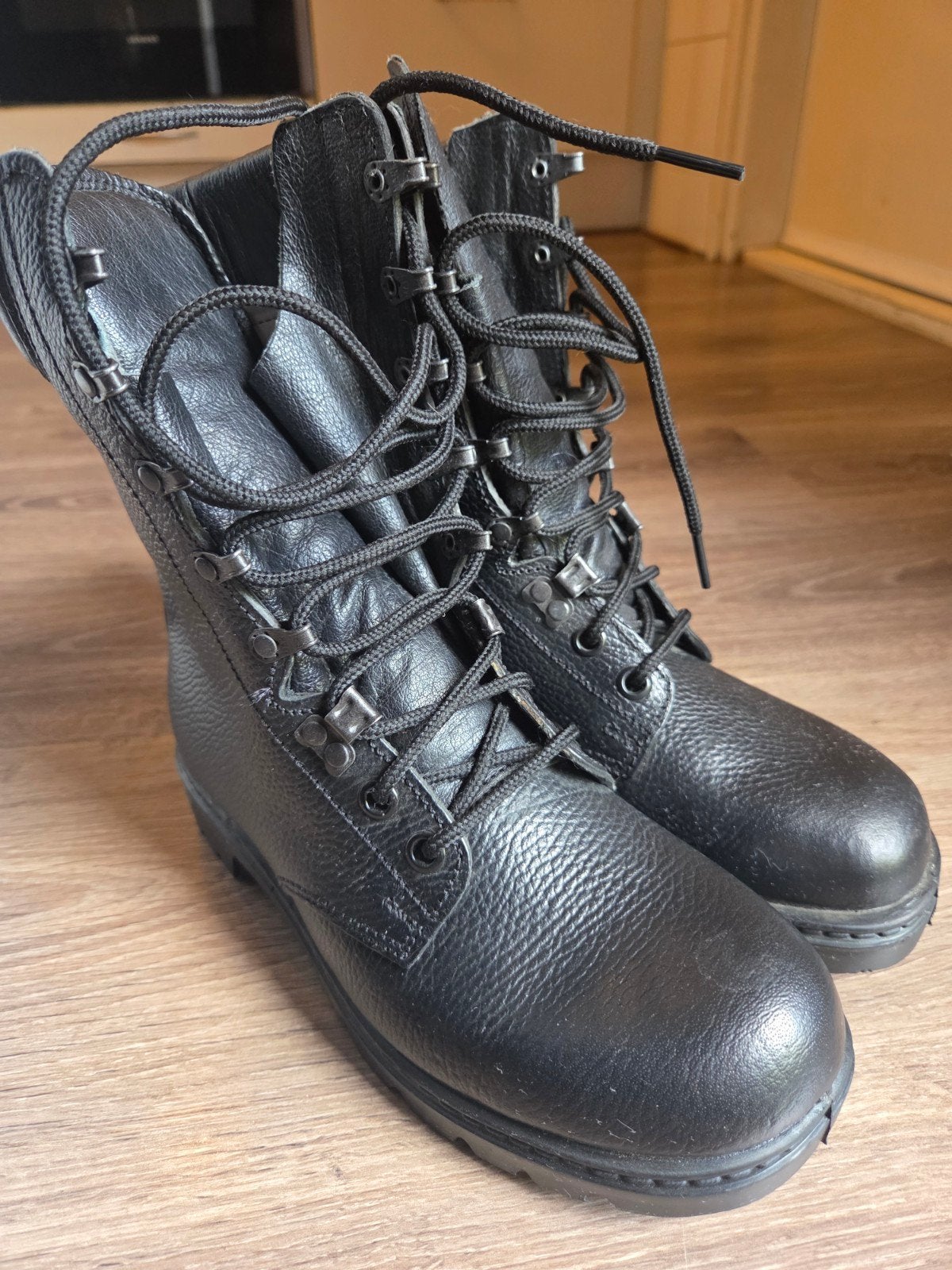 Nieuwe officiële legerkisten maat 245-M, Ophalen of Verzenden, Nieuw, Zwart, Boots