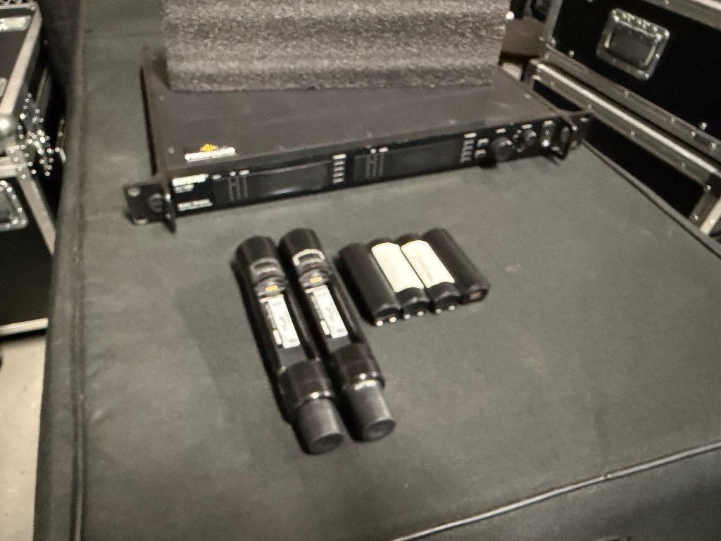 Shure Axient Analog AXT400 B + 2 AXT200 H4E + 4 acc, Muziek en Instrumenten, Microfoons, Ophalen of Verzenden, Gebruikt, Zangmicrofoon