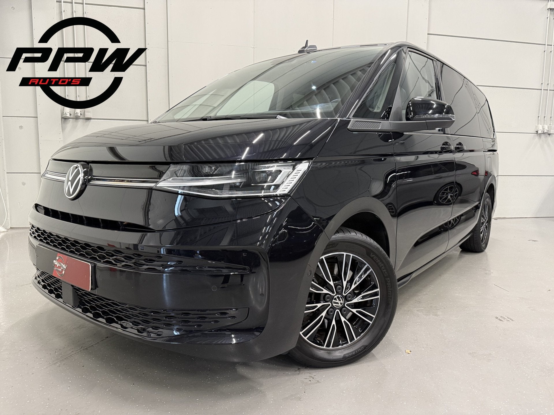 Volkswagen Multivan 1.4 eHybrid L2 Life 7p. MASSAGE/TREKHAAK, Dealer onderhouden, Gebruikt, Zwart, Met garantie (alle)