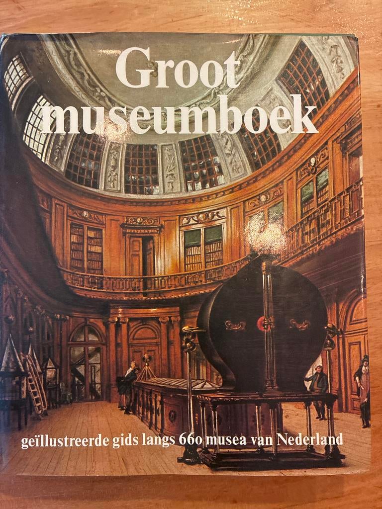 Groot Museumboek: Geïllustreerde Gids langs 660 Musea, Ophalen of Verzenden, Gelezen, Overige onderwerpen