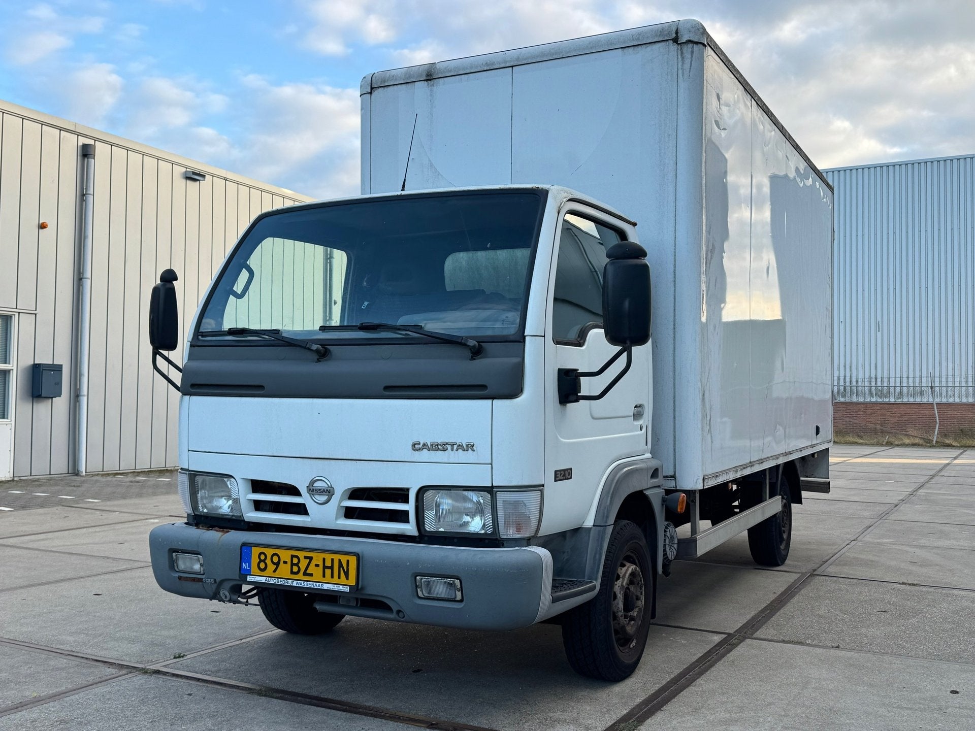 Nissan Cabstar E 105.32-340 3.0TD, Achterwielaandrijving, 2953 cc, 4 cilinders, Elektrische ramen