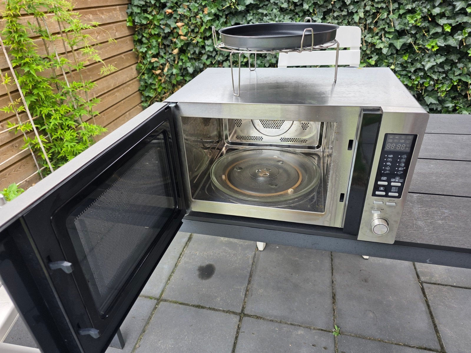 Sharp combi-magnetron met ovenschaal en rekje, Witgoed en Apparatuur, Magnetrons, Ophalen, Combimagnetron, Gebruikt, Hete lucht