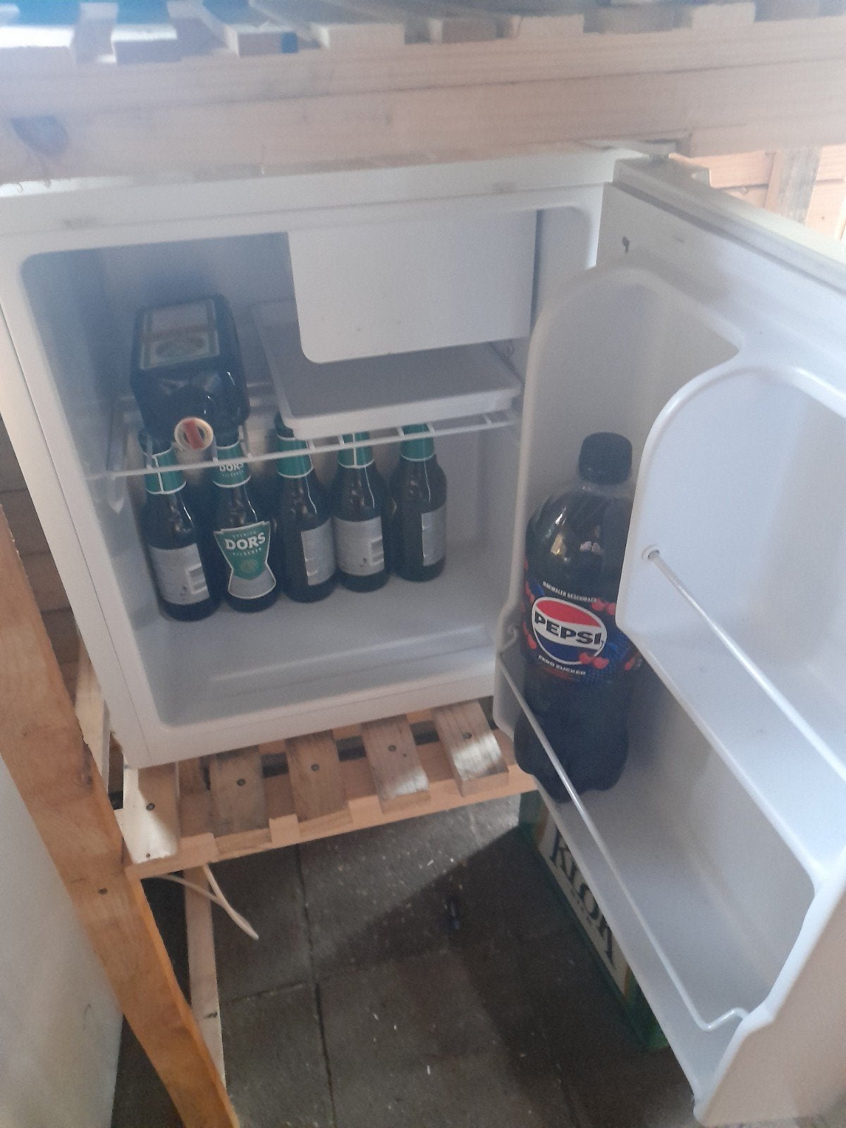 Koelkastje, Ophalen, Minder dan 85 cm, Met vriesvak, Minder dan 75 liter