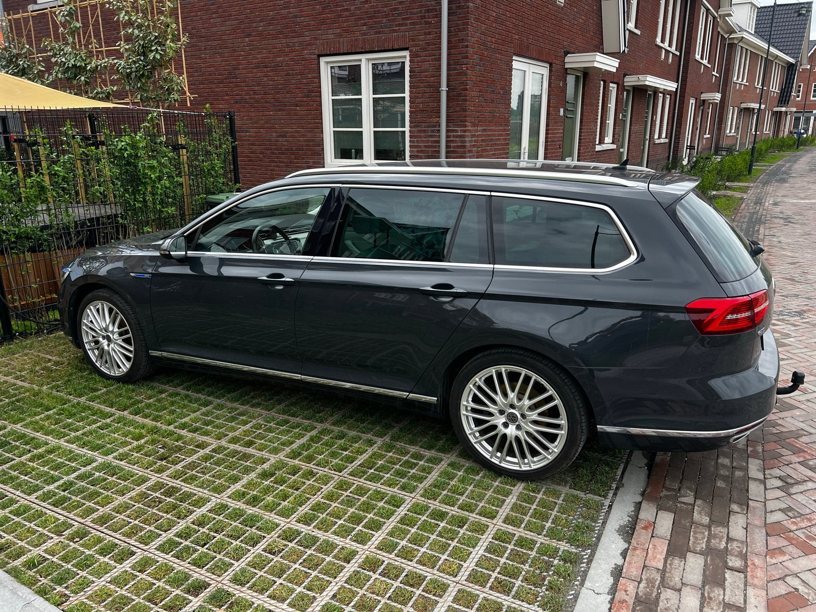 Volkswagen Passat 1.4 TSI Phev 218pk 6-DSG 2016 Grijs, Auto's, Adaptive Cruise Control, 4 cilinders, Alcantara, 93 €/maand