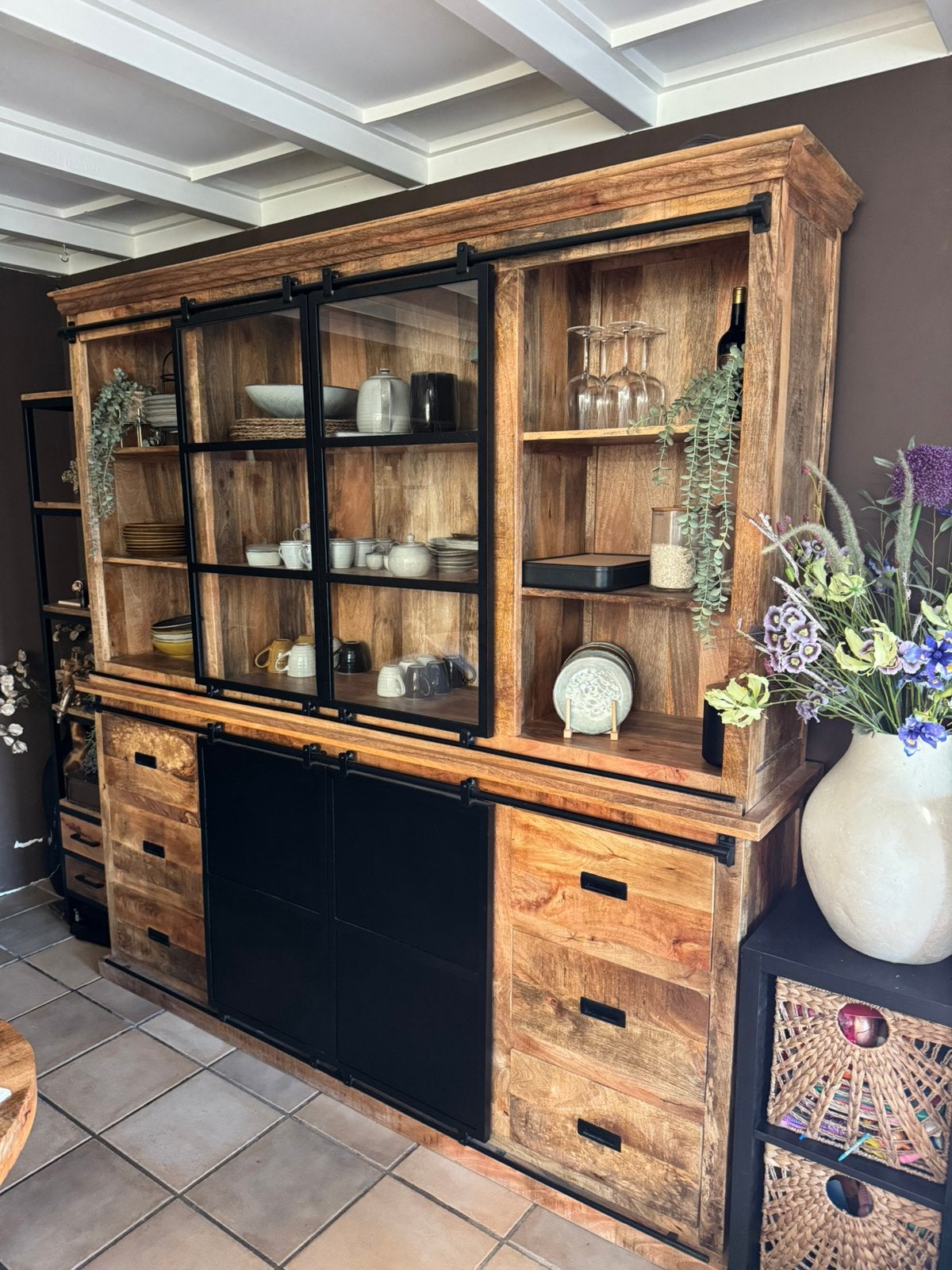 Mangohouten buffetkast Denver 200 cm – zwart staal – Mahom, Ophalen, Zo goed als nieuw, 50 tot 75 cm, 200 cm of meer