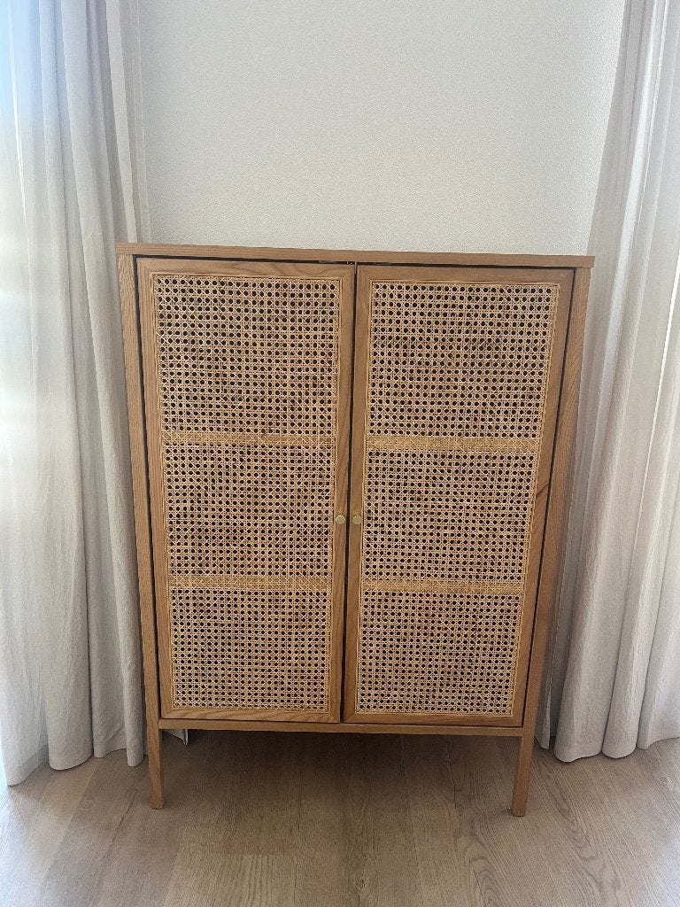 Dressoir met rotan (SALTVIG Jysk), Ophalen, Met deur(en), Zo goed als nieuw, 25 tot 50 cm