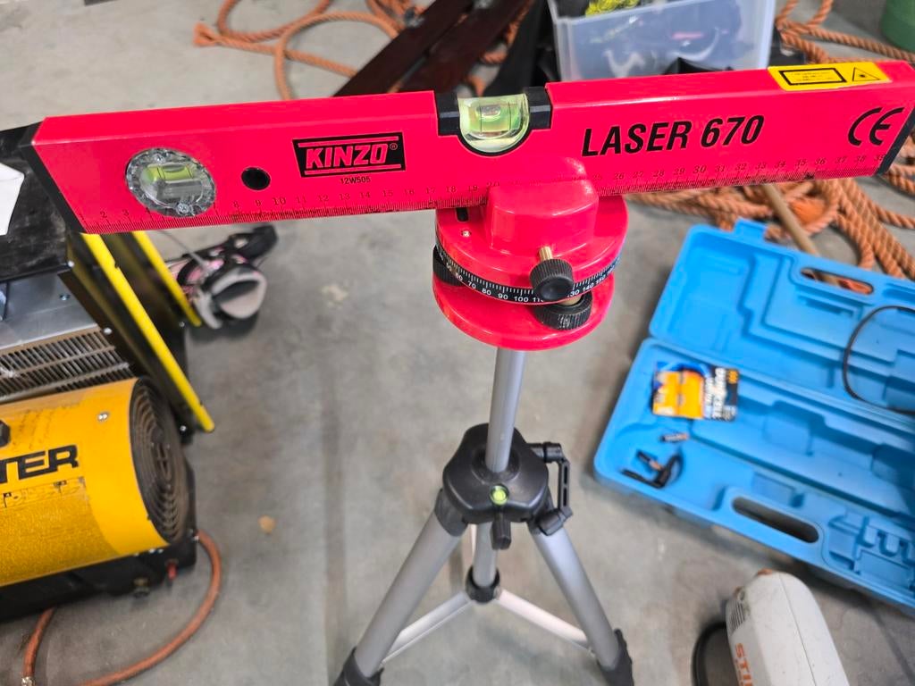 Te koop Kinzo laser waterpas 670, Ophalen of Verzenden, Nieuw, Overige meters
