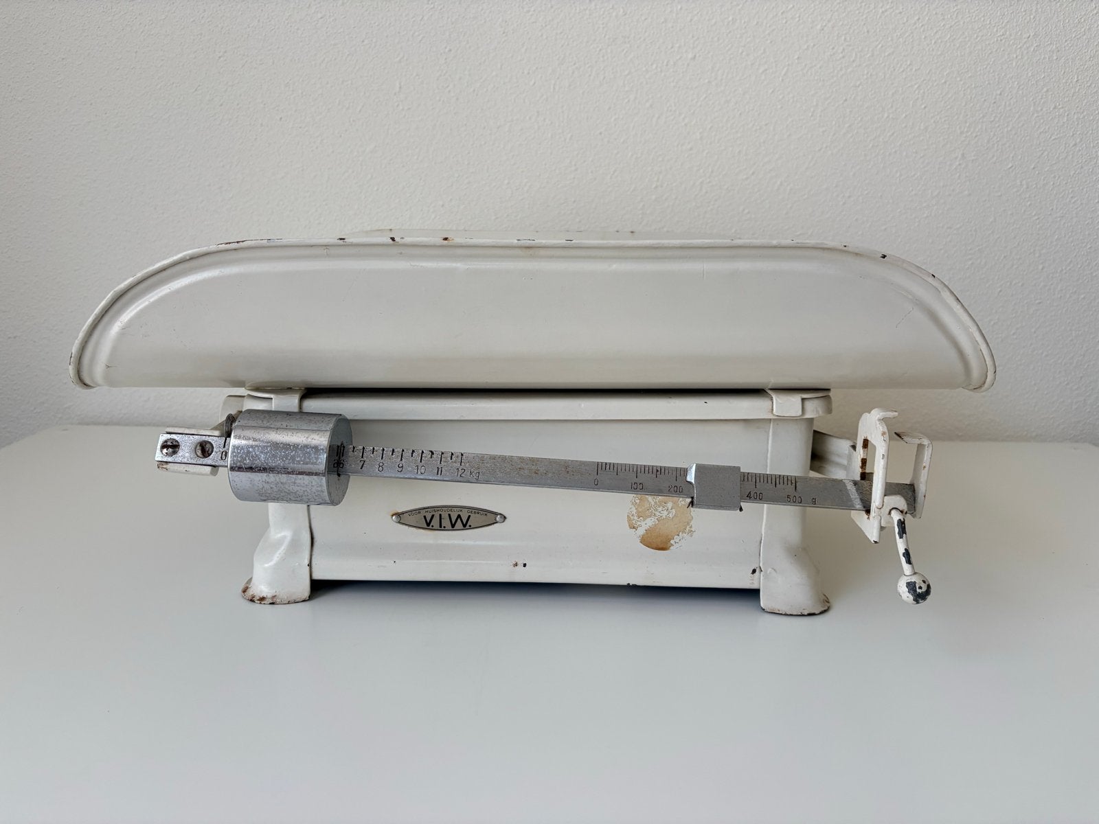 Antieke babyweegschaal - V.I.W. - Decoratief object, Ophalen, Overige typen