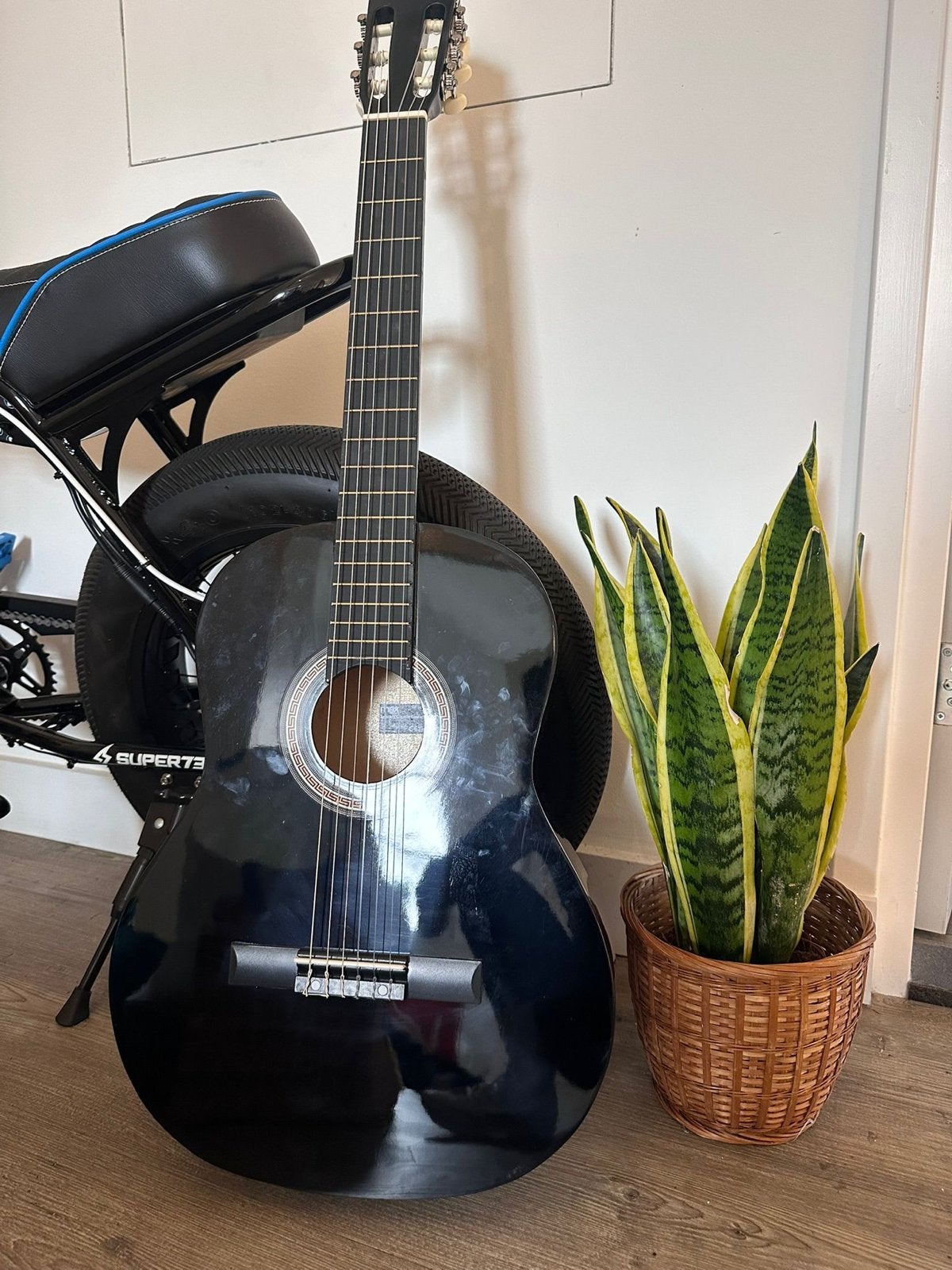 Zwarte klassieke gitaar - new, Muziek en Instrumenten, Snaarinstrumenten | Gitaren | Akoestisch, Ophalen of Verzenden, Gebruikt
