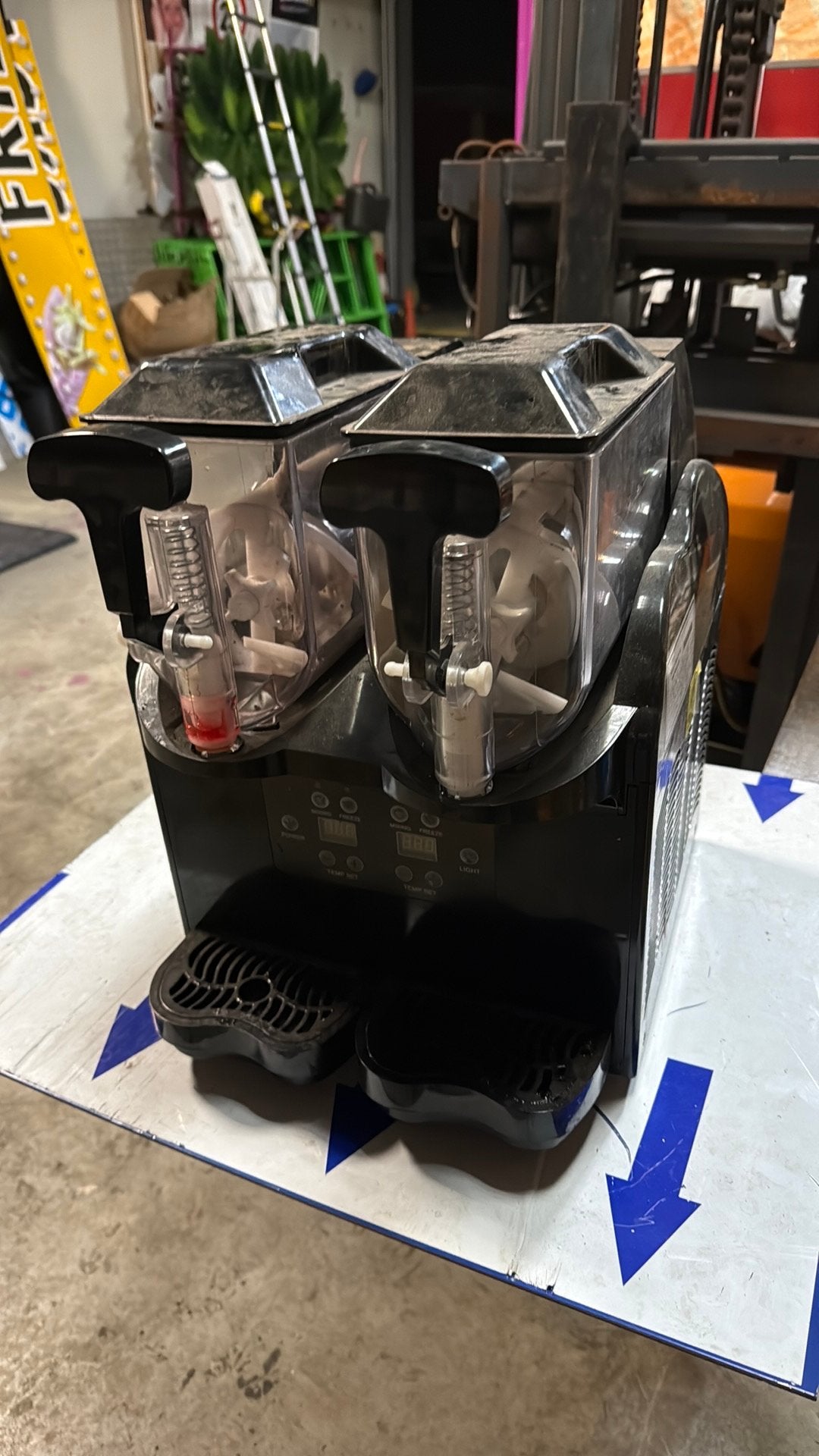 Slushmachine 2x 2,5L  Crema el caffe ideaal ijskoffie, Ophalen, Zo goed als nieuw