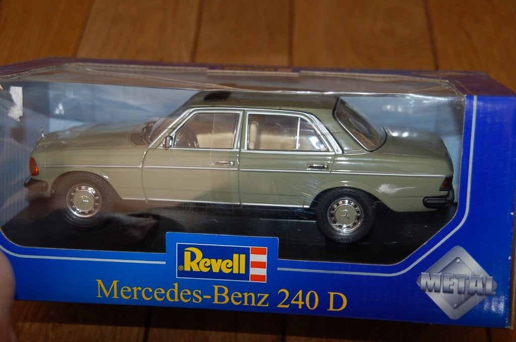 1:18 MERCEDES 240D W123 green Revell NEW WRH, Verzenden, Zo goed als nieuw, Auto, Revell