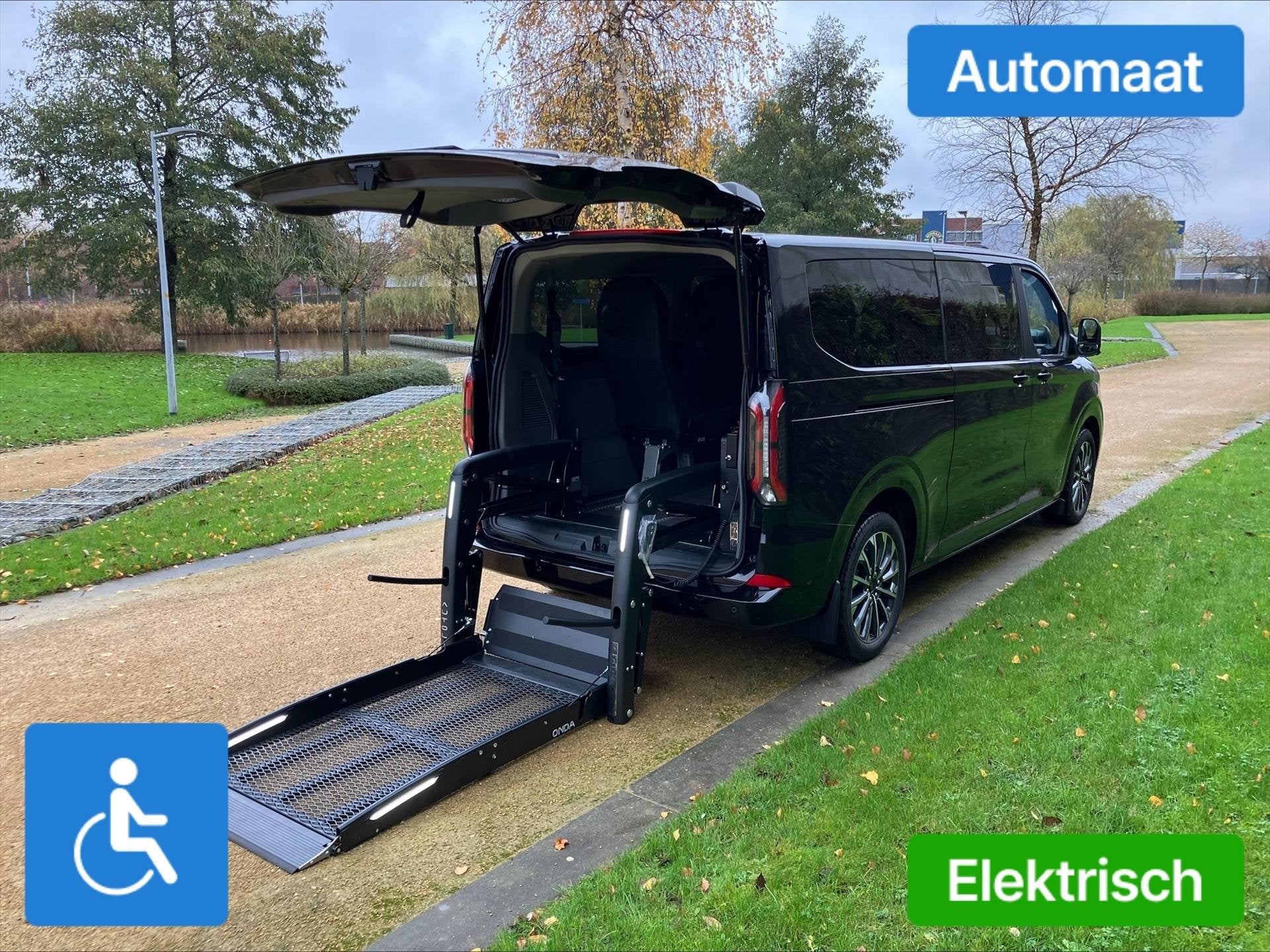 Ford Transit Custom L2H1 Rolstoelbus Automaat HYBRIDE 4+1 in, Auto's, Automaat, 12 maanden, Gebruikt, Zwart