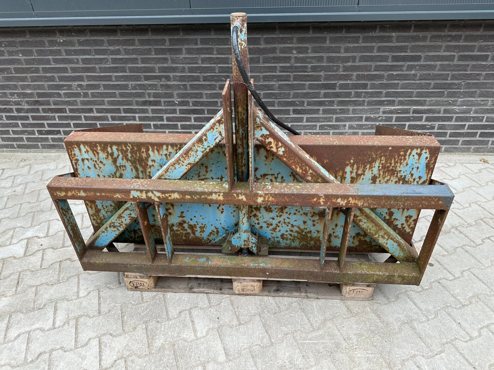 Grondbak tbv minitrekker - hydraulisch kiepbaar, Ophalen, Gebruikt