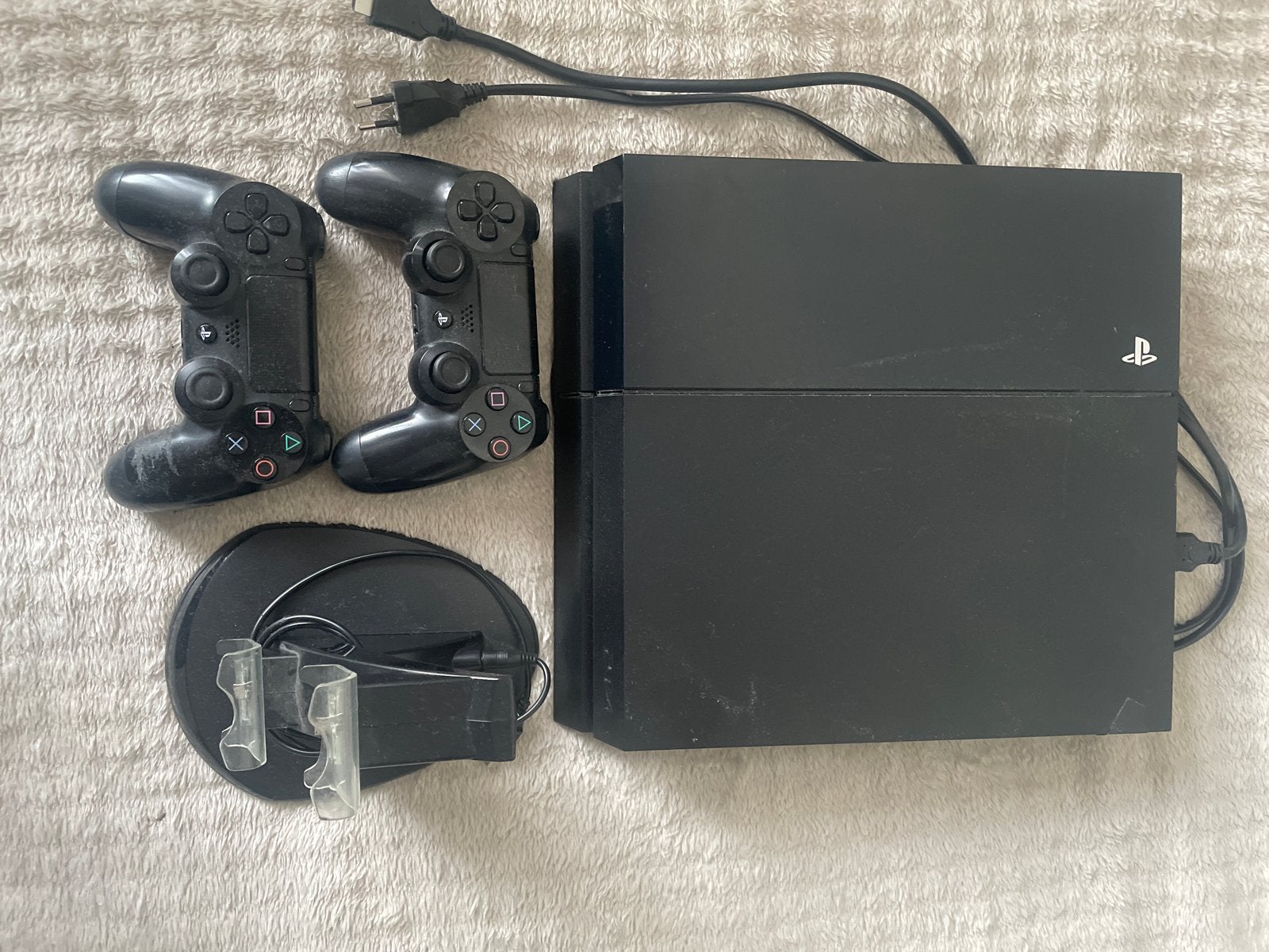 PlayStation 4 met 2 controllers en oplaadstation, Spelcomputers en Games, Met 2 controllers, Ophalen of Verzenden, Original, 500 GB
