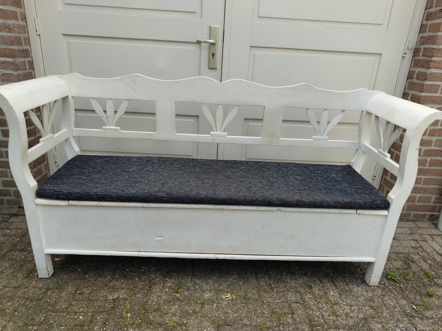 Witte houten bank met opbergruimte en kussen brocante, Ophalen of Verzenden