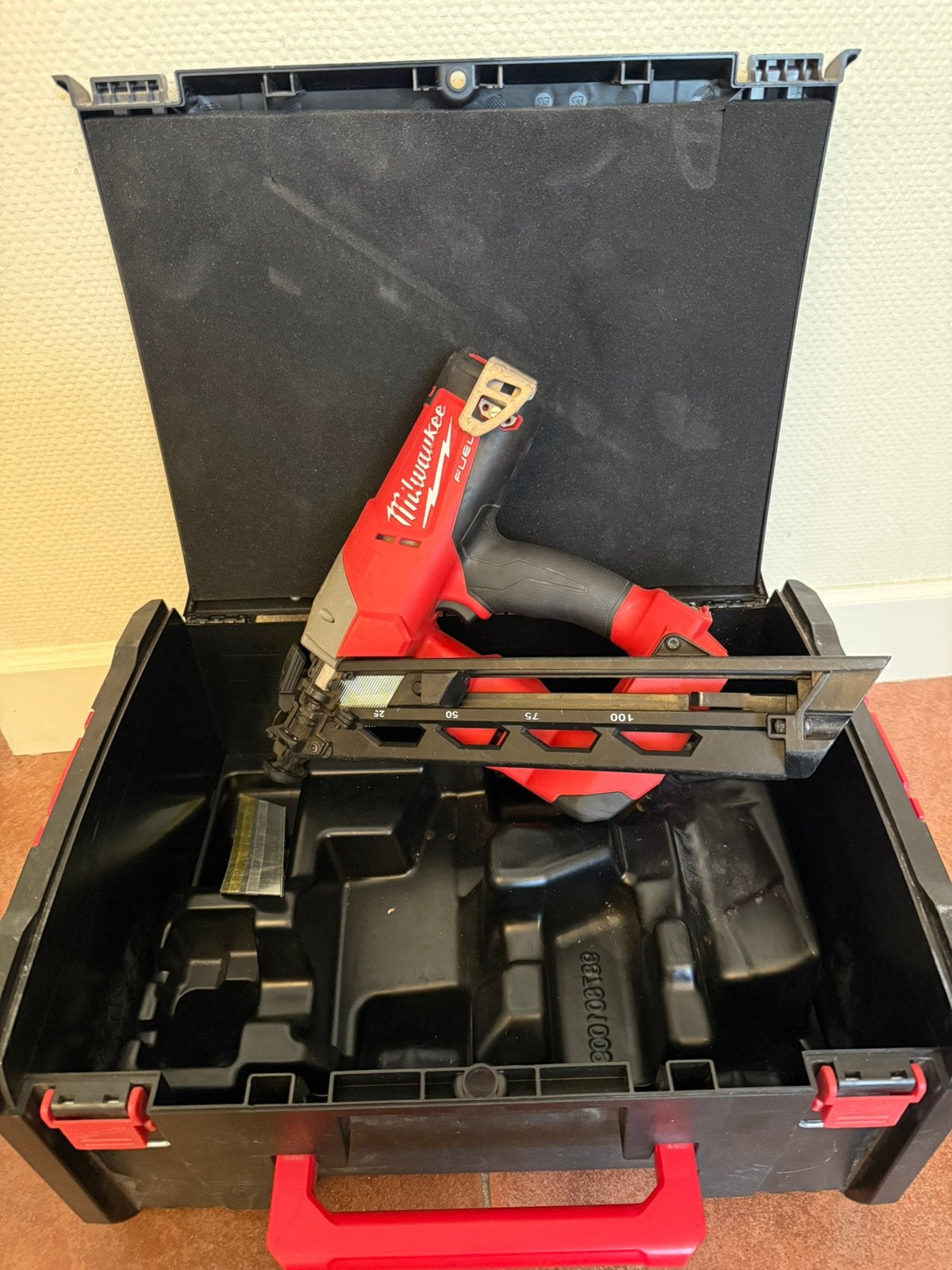 Te koop Milwaukee afwerktacker 18 V, Ophalen of Verzenden, Zo goed als nieuw