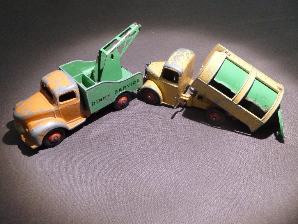 2 DINKY TOYS in bespeelde staat  de: COMMER & BEDFORD, Ophalen of Verzenden, Gebruikt, Bus of Vrachtwagen, Dinky Toys